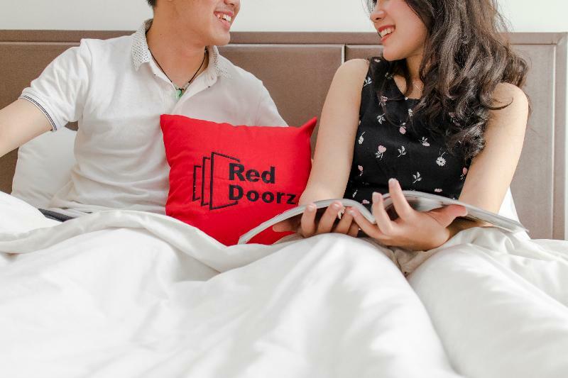 Reddoorz Near Universitas Wijaya Kusuma Surabaya Esterno foto